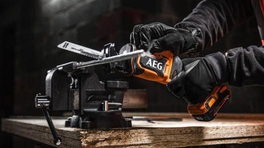 scie sabre sans fil BUS18SBL-0 Subcompact AEG scie sabre sans fil BUS18SBL-0 Subcompact AEG